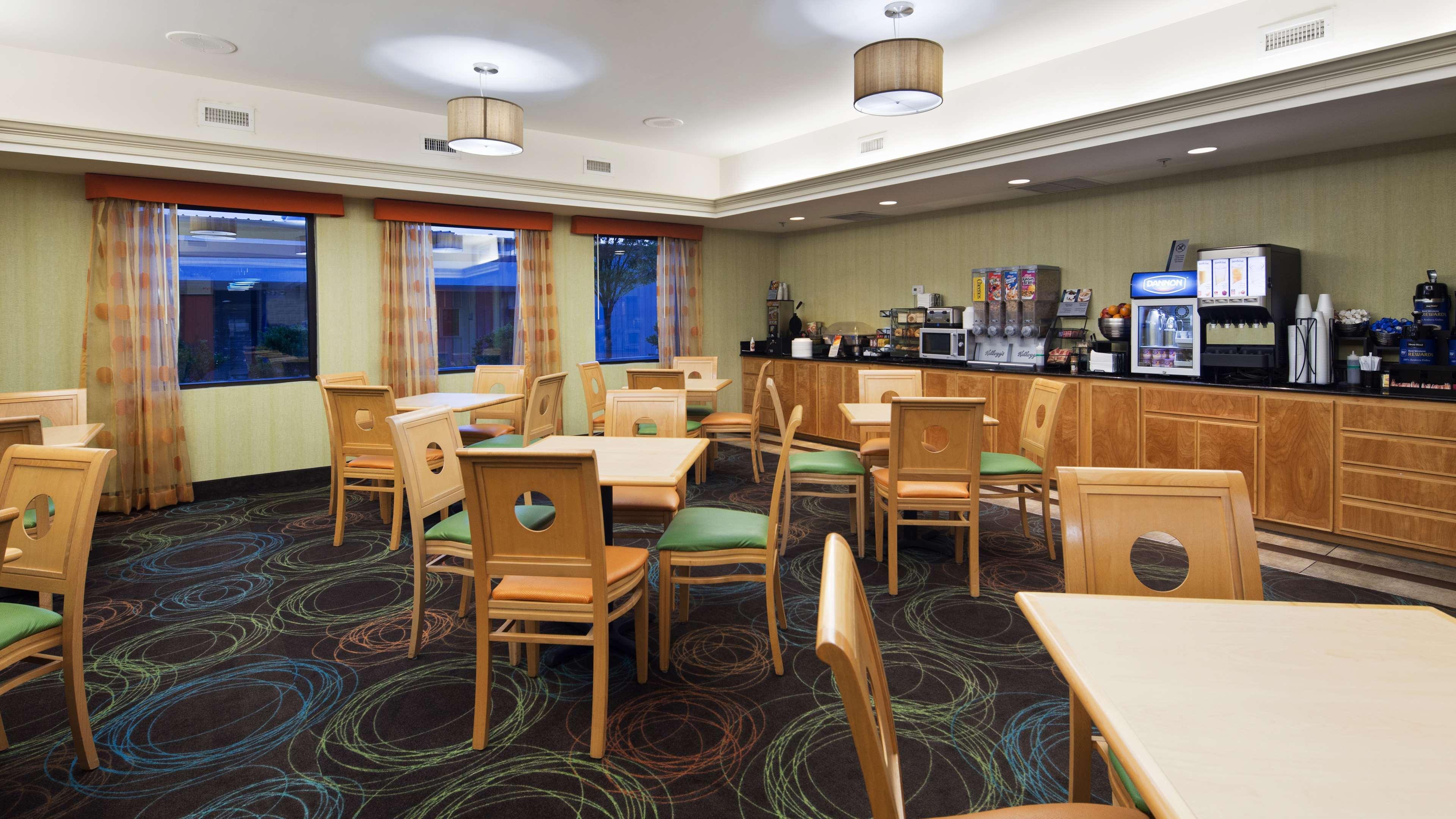 Best Western Plus Glen Allen Inn Exterior photo